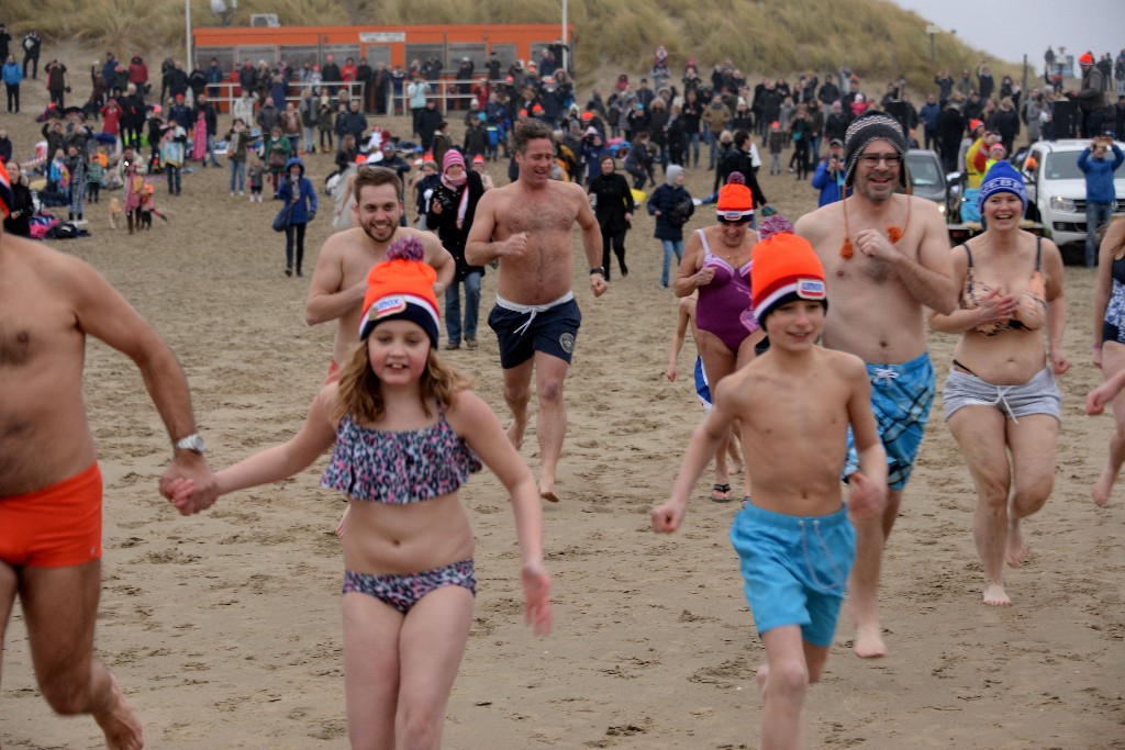 ../Images/Nieuwjaarsduik Nederzandt 2017 050.jpg